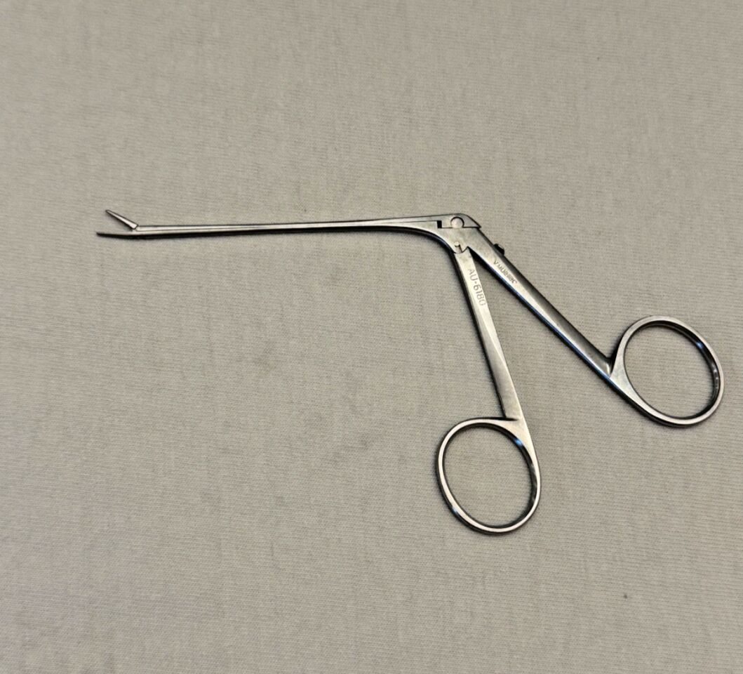 V. MUELLER AU6180 Alligator Forcep Straight Serrated Tips 5-1/8" Length ENT
