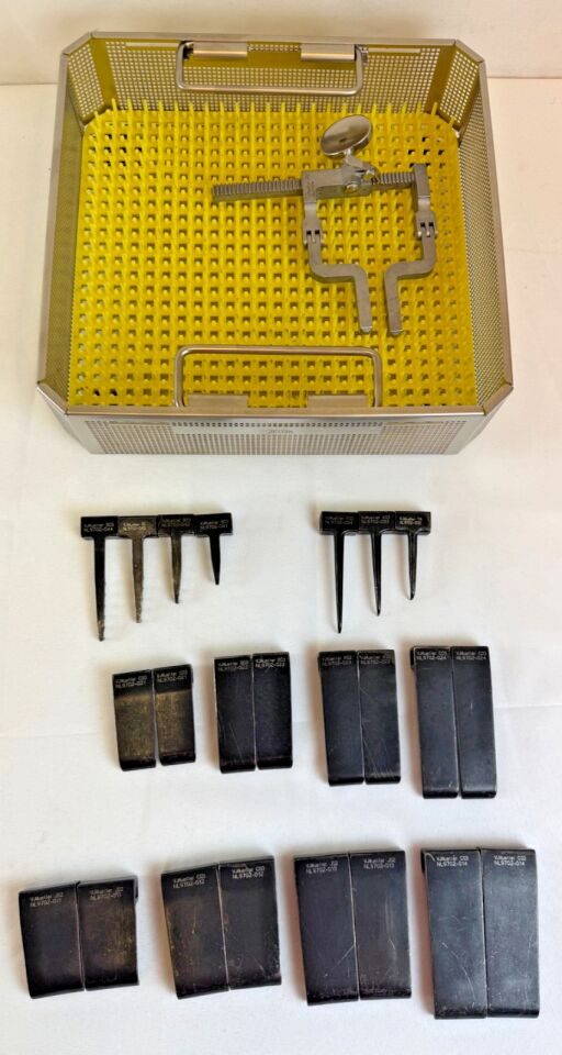 V. MUELLER NL9701-H McCulloch Retractor Set w/ Aesculap Basket — photo 1