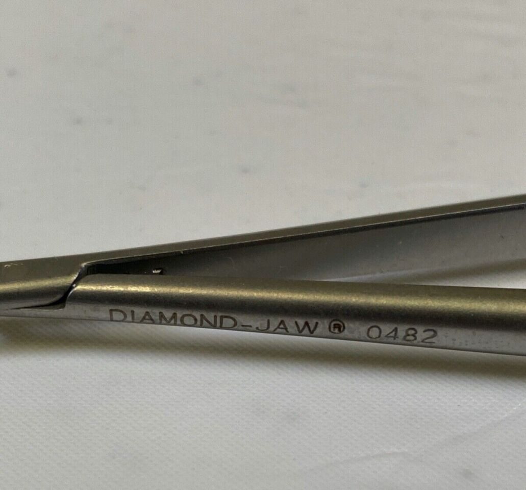 SNOWDEN-PENCER 32-0482 Diamond Jaw Castroviejo Needle Holder 18.5cm — photo 3