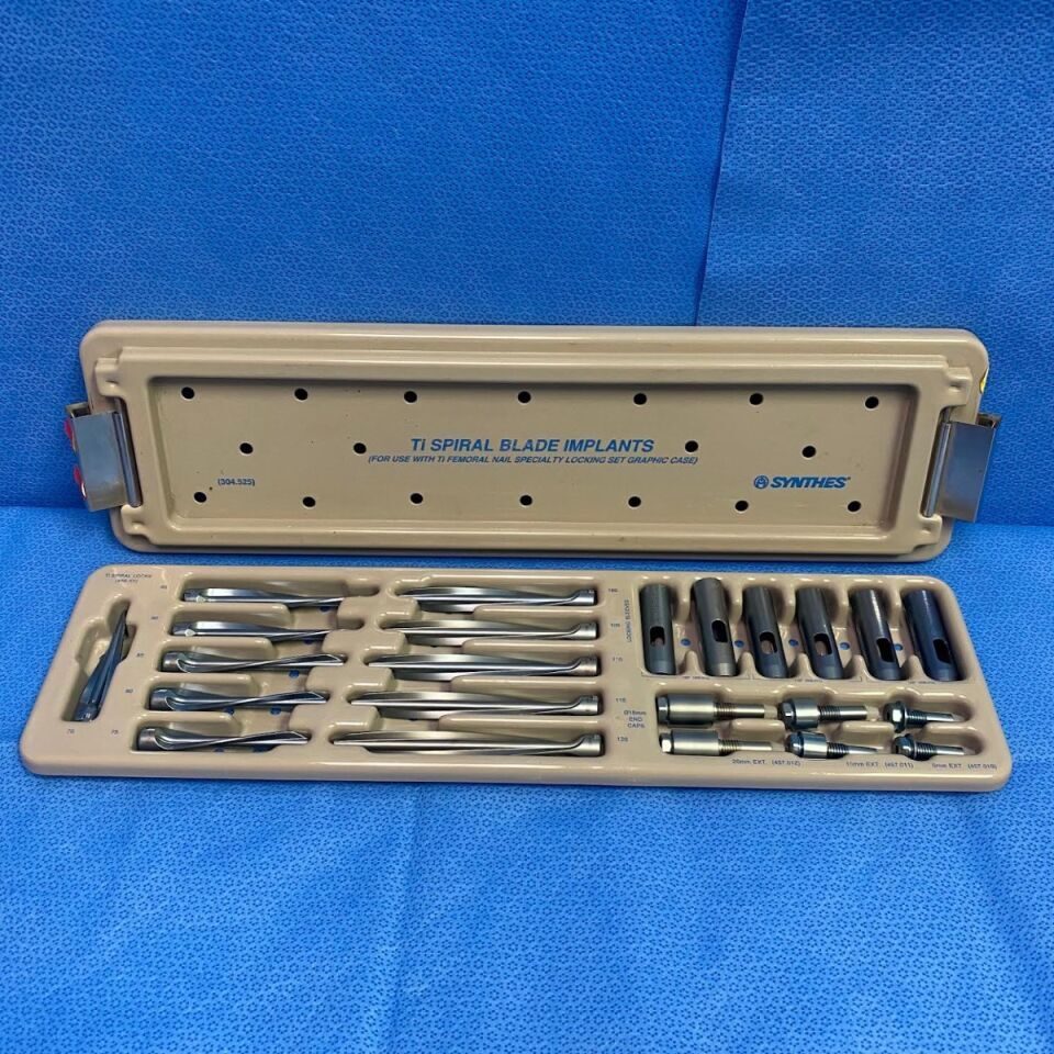 SYNTHES SPIRAL Blade Implants — photo 1