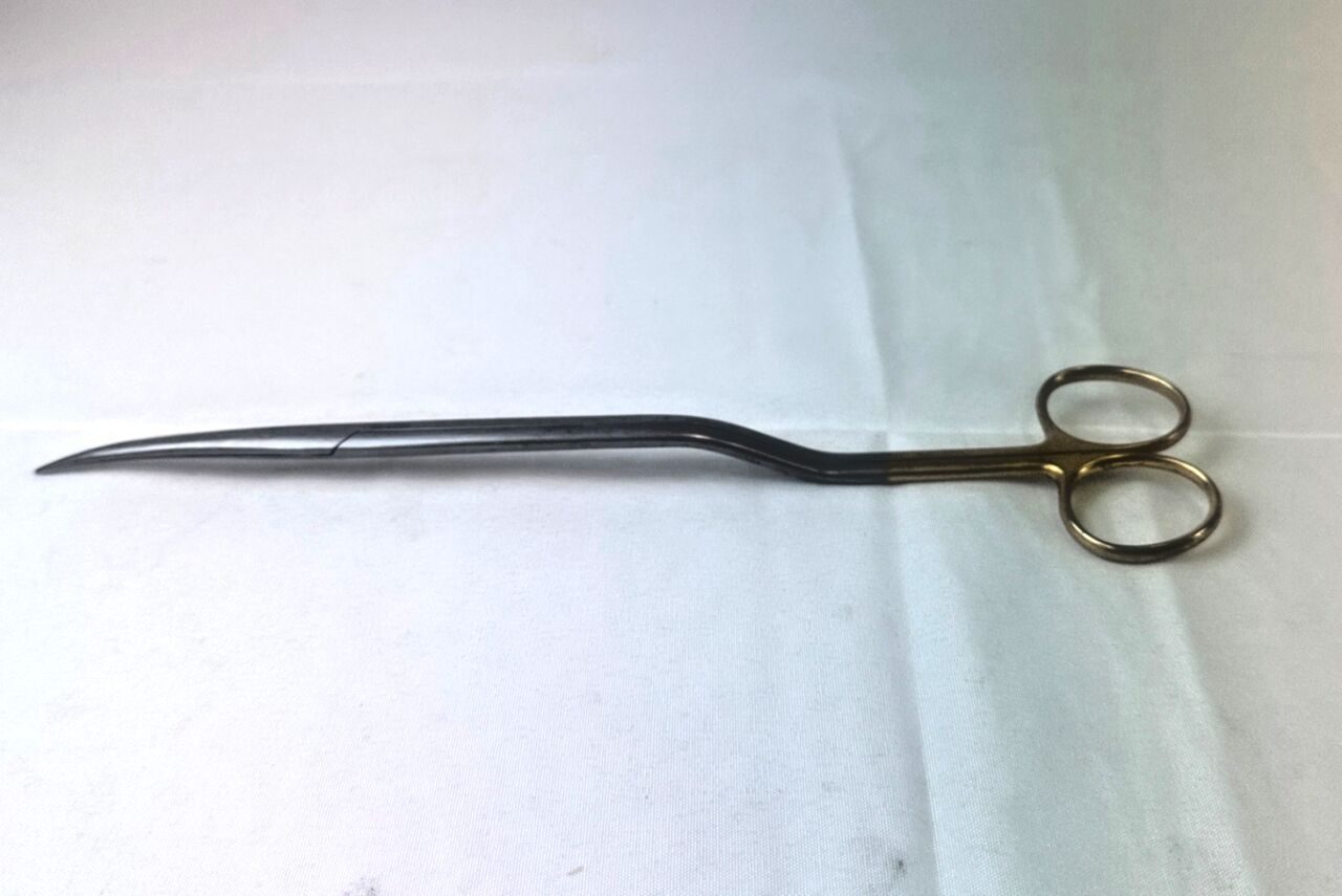 GENZYME 32-0799 Bayonet Style Surgical Scissors 28.4cm Overall Length