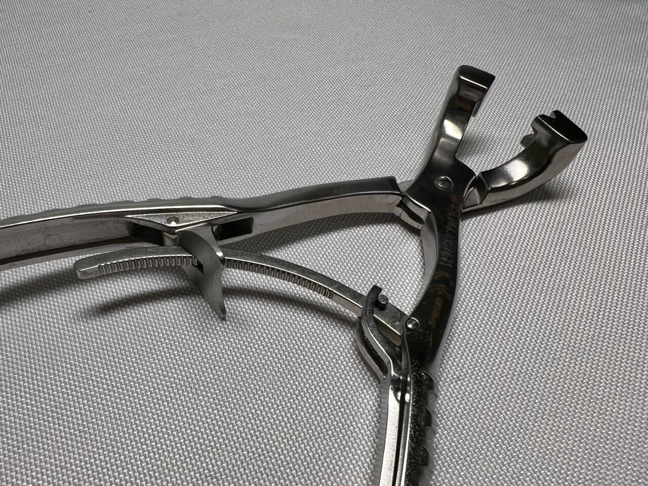 SYNTHES 351.782 Medullary Reaming Holding Forceps — photo 3