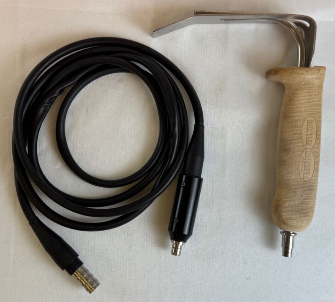 DEXTER RUSSELL 4" x 1" Angled Smooth Blade Lighted Retractor w/ Light Cord — photo 3