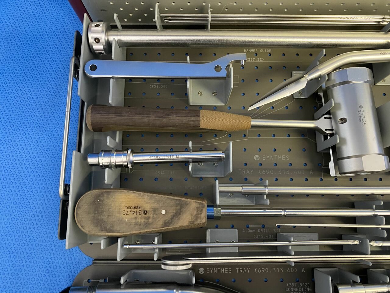 SYNTHES Various Combined Femoral Nail Insertion and Locking Set — photo 8