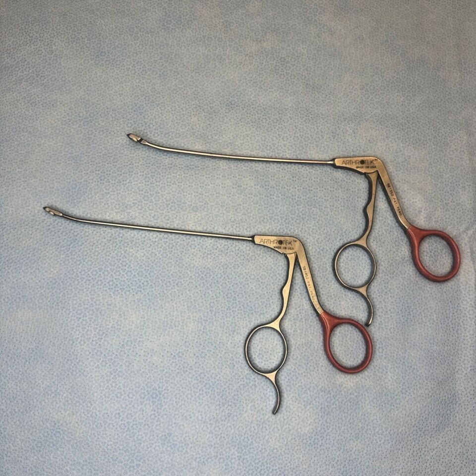 ARTHROTEK 901352 & 901452 Pair of Arthroscopic 2.75mm 15UP L/R Wide BackBiter