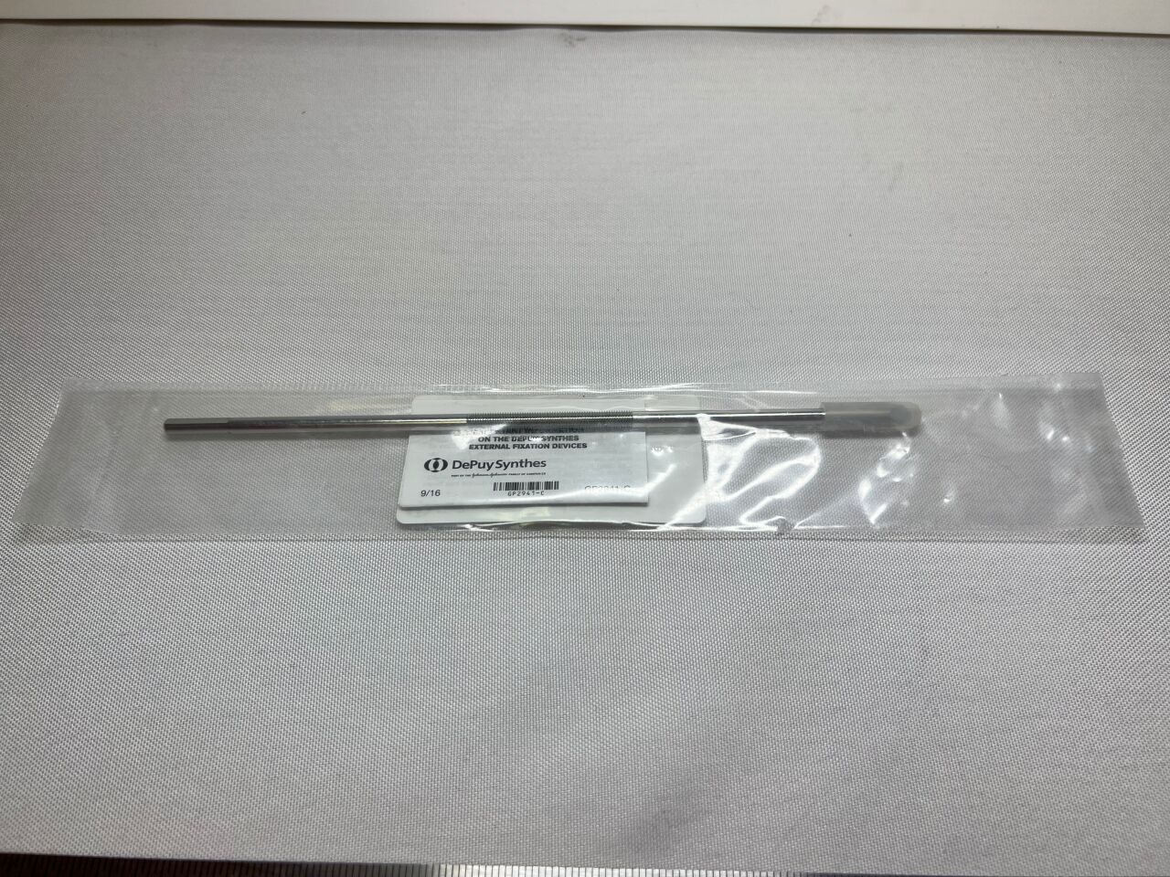 SYNTHES 293.79 5mm Steinmann Pin w/ Central Thread — photo 1