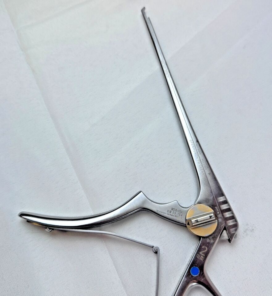 KMEDIC KM59-154 Clean Punch 2MM Forward 40deg Thin Footplate Spinal Punch — photo 2