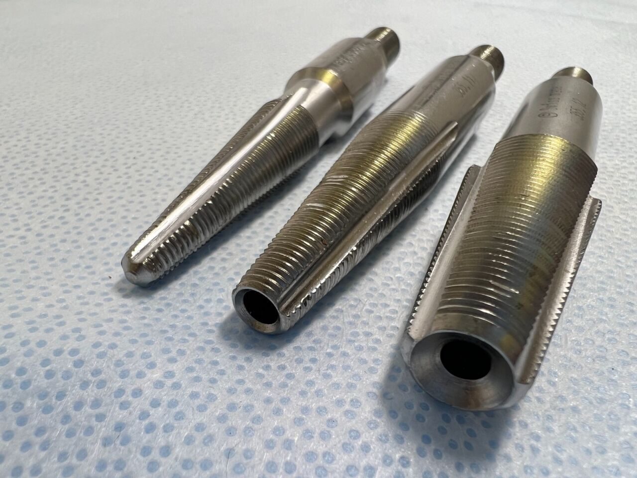 SYNTHES 355.10/11/12 Threaded Conical Bolts for Nail Removal — photo 9
