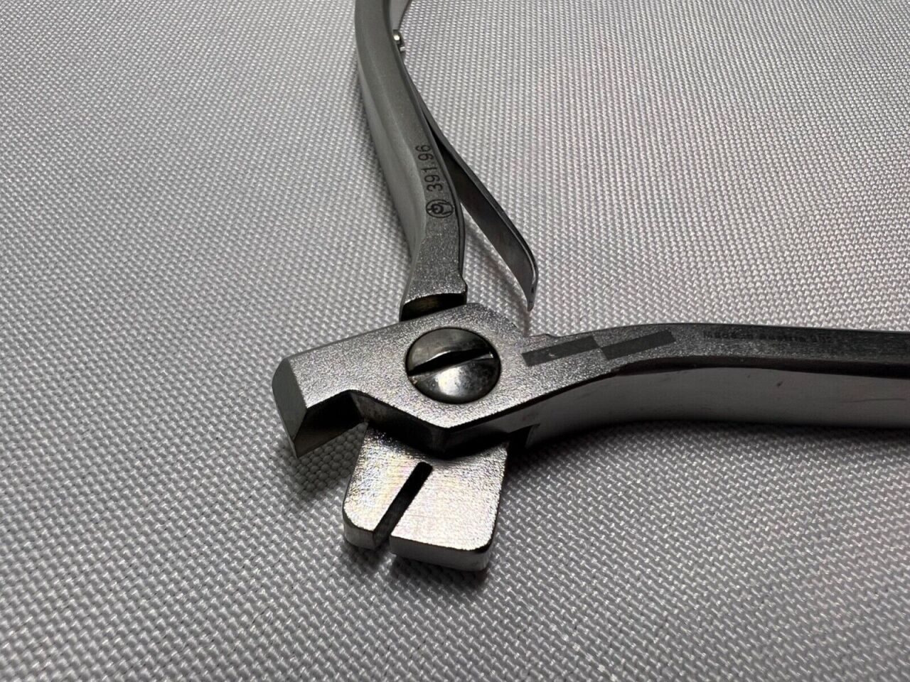 SYNTHES 391.96 Craniofacial Bending/Cutting Pliers — photo 2
