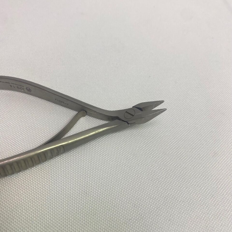 SYNTHES 329.14 Bending Pliers — photo 5
