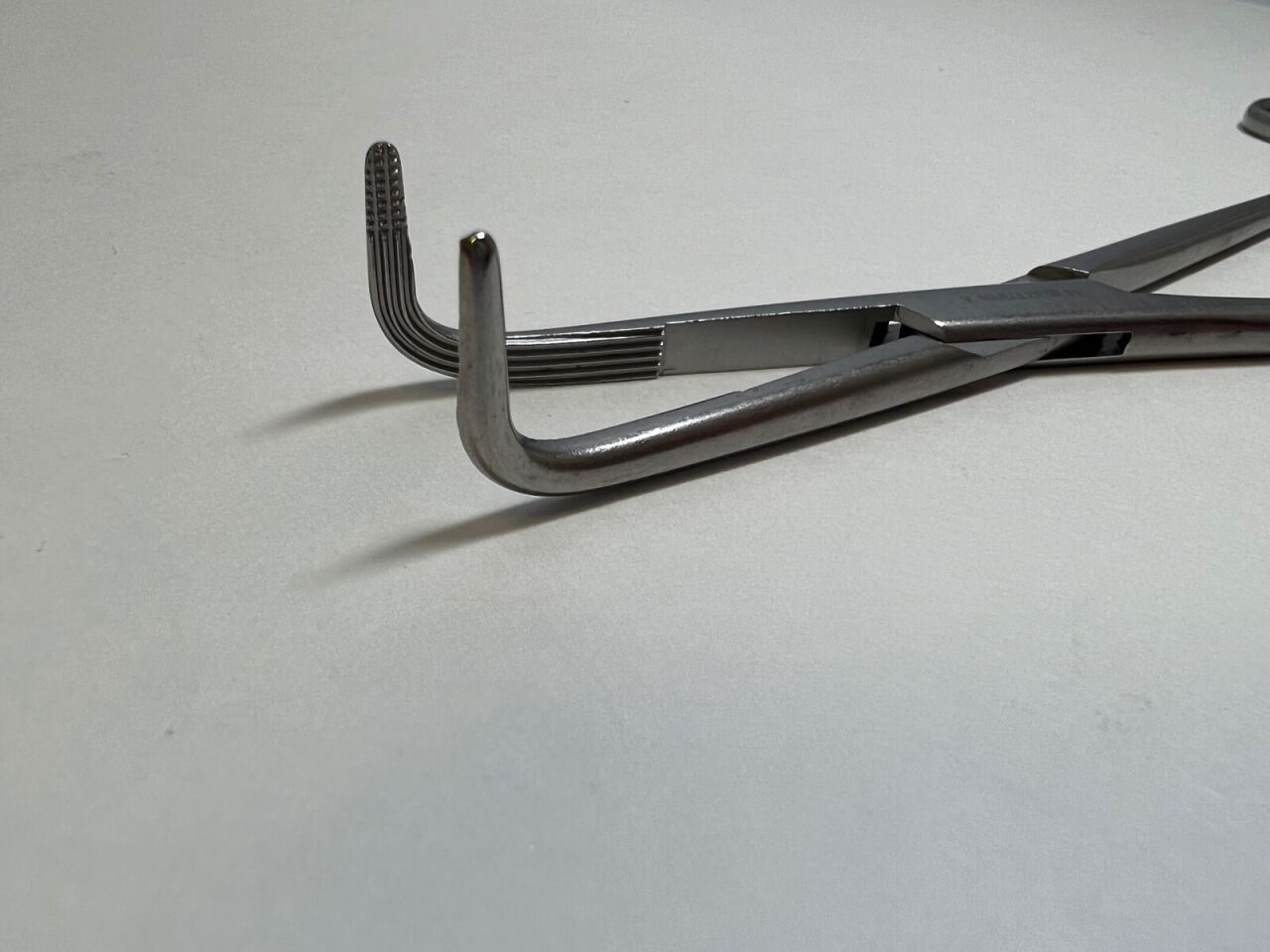 V. MUELLER CH1725 Forcep 8-1/2" Cross Serrated Tips w/ Longitudinal Serrations — photo 2