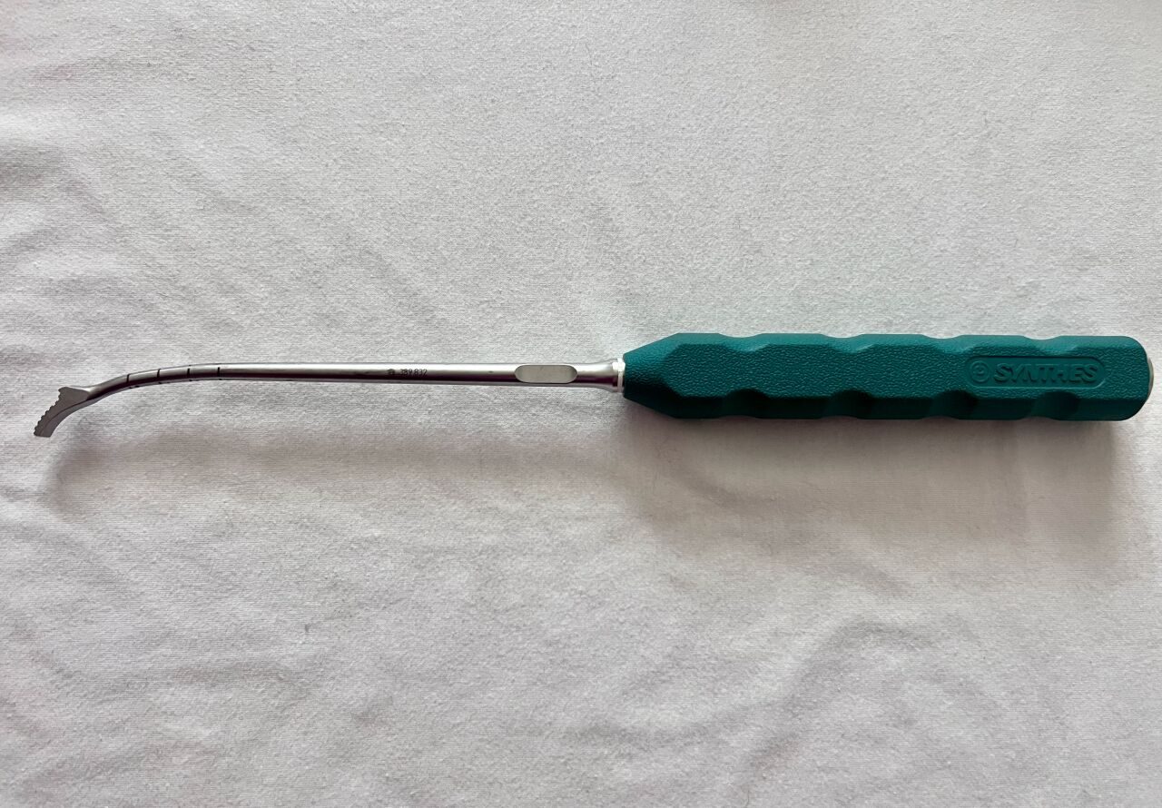 SYNTHES 389.832 Curved Spinal Implant Impactor — photo 1
