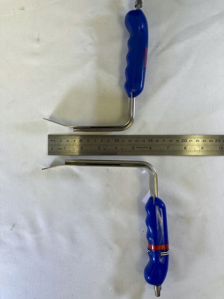 APPLIED FIBEROPTICS Britetrac Pair of Lighted Retractors w/ Light Cords & Case — photo 10