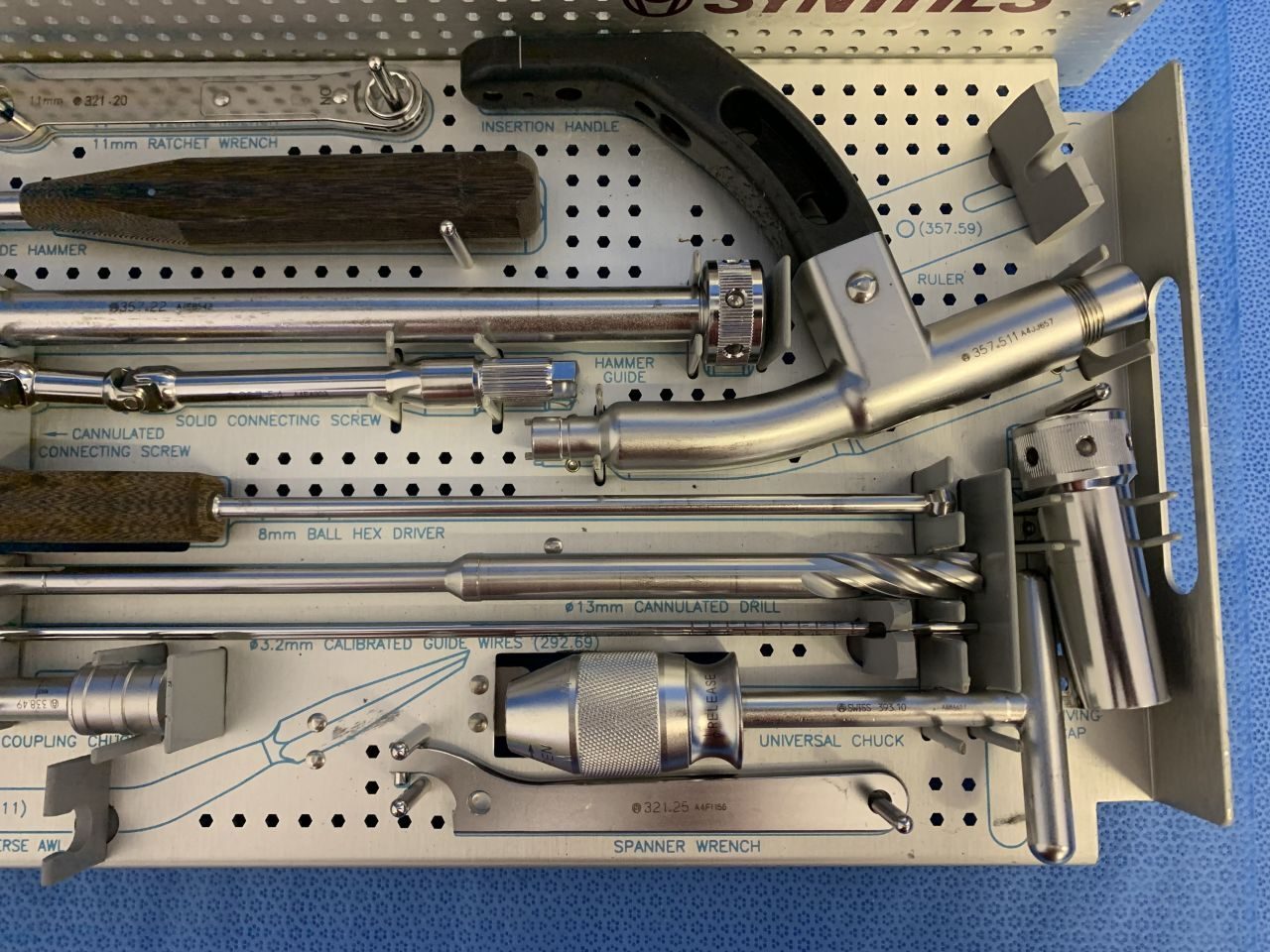 SYNTHES Various TI Unreamed Femoral Nail Standard Instrument Set — photo 4