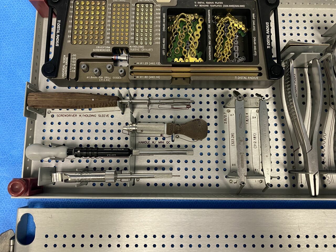 SYNTHES Distal Radius Implant & Instrument Set — photo 5