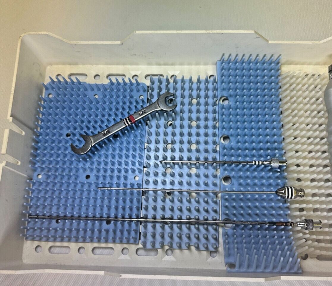 BYRON Laur Lock Handpiece w/3 Cannulas Wrench & Tray Liposuction Unit — photo 4