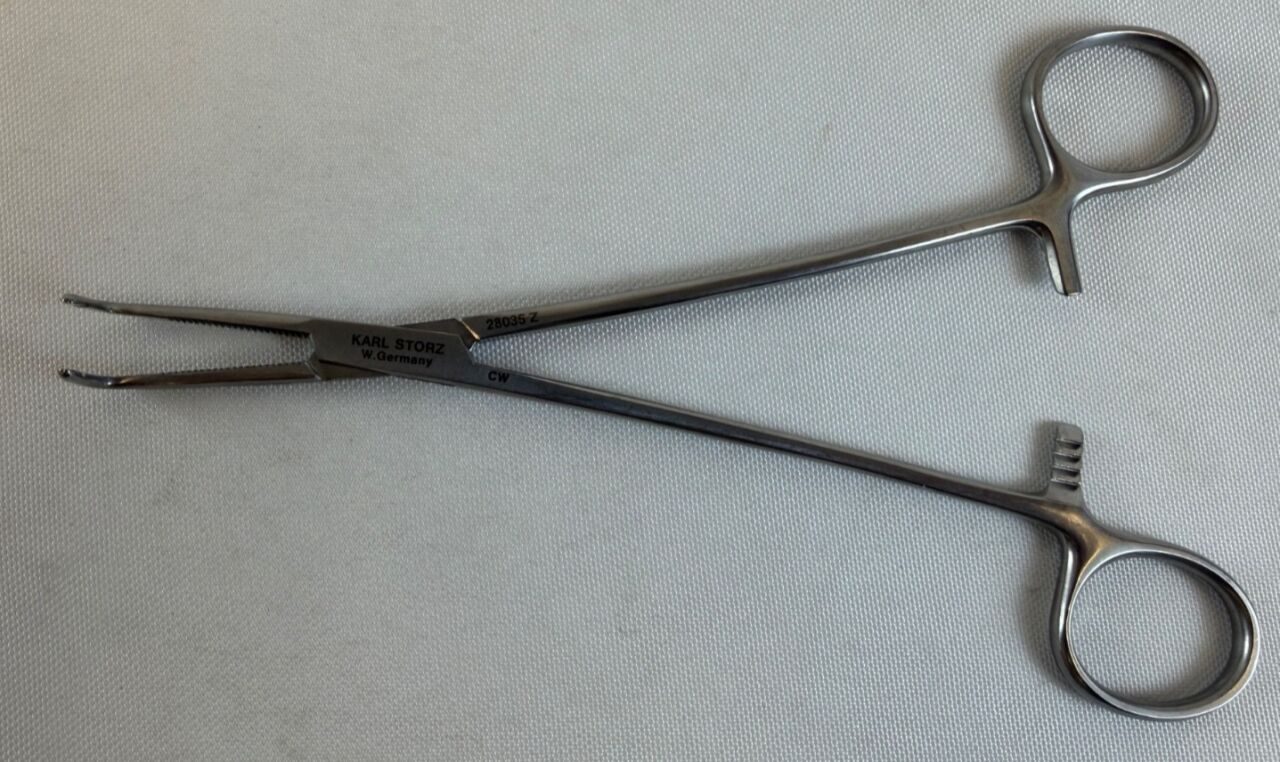 KARL STORZ 28035Z Right Angle Clamp Forcep w/ Notched Jaws 7.75"