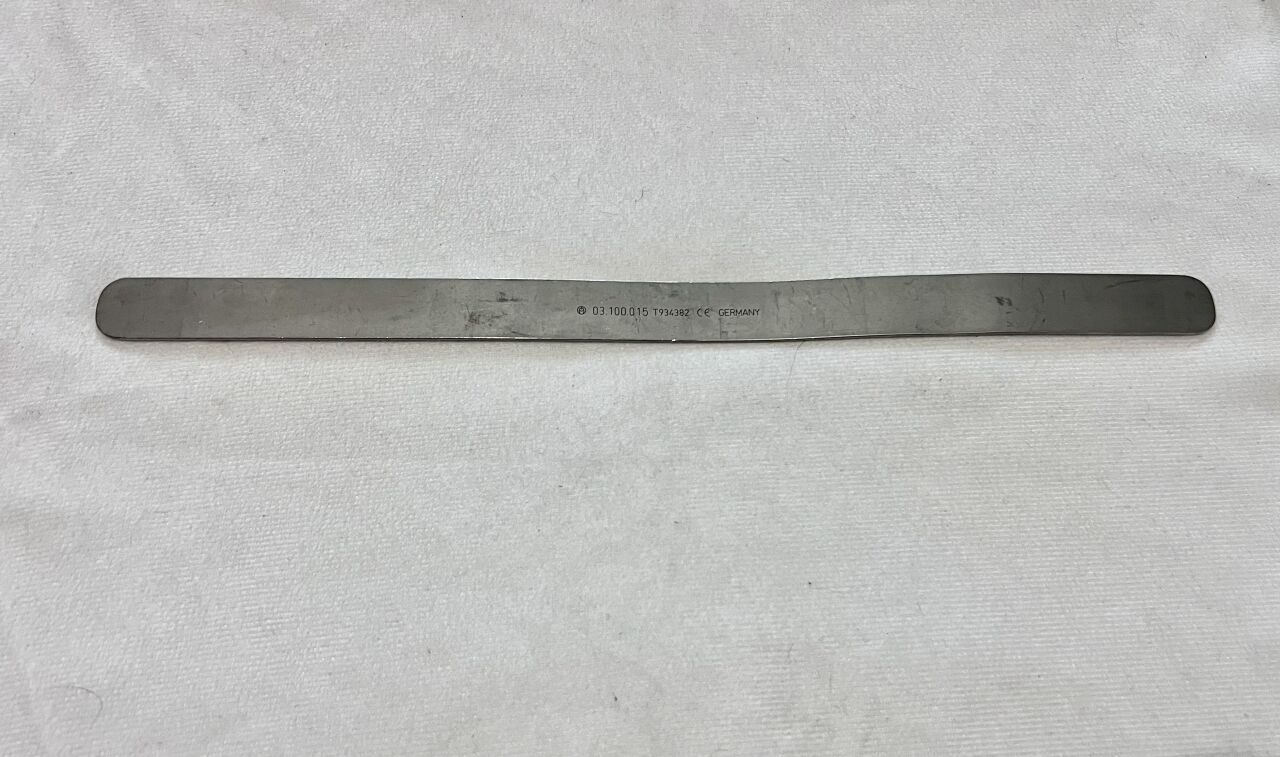SYNTHES 03.100.015 Malleable Retractor 20mm Wide — photo 1
