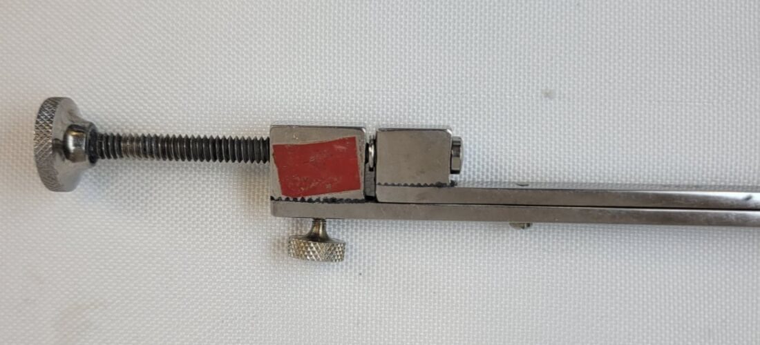 SKLAR LG Adjustable Bone Clamp 2 x 2 Prong Jaw 8" Lowman-Hoglund Bone Clamp — photo 7