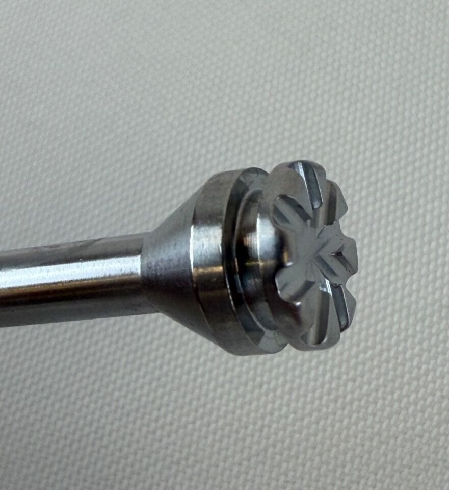 MEDTRONIC 10mm x 90° Small Curved Dural Retractor Blade Sofamor Danek 90010 Small Curved Dural Retractor Blade 10mm 90°Neuro — photo 3