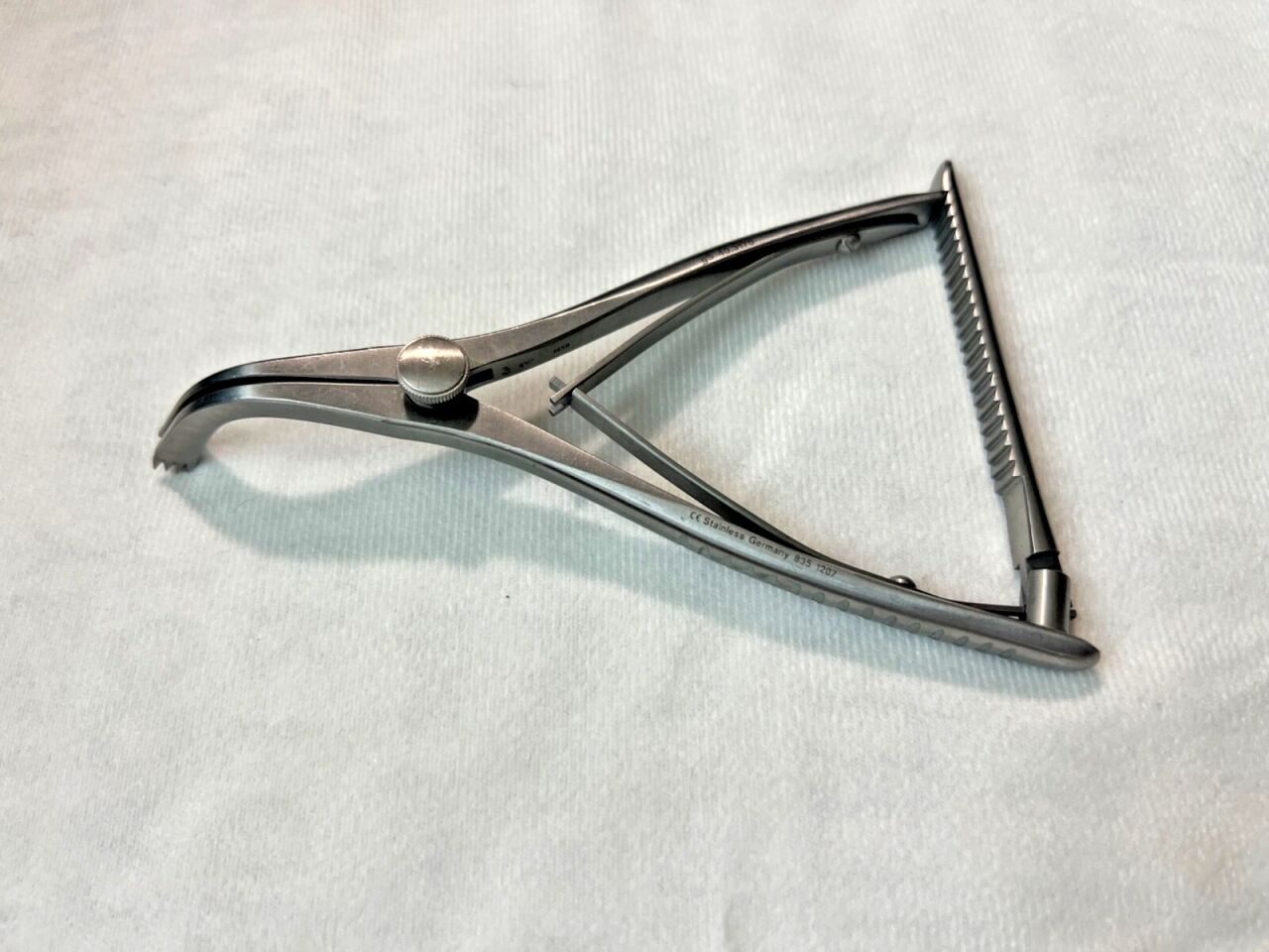 GSOURCE gs 40.3170 Inge Retractor With Teeth 6-1/2" Length