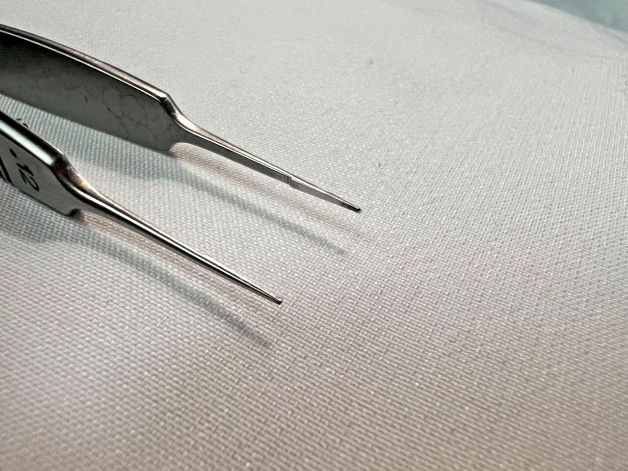 STORZ E1813 SUS McPherson Straight Suturing-Corneal Forceps 1x2 Teeth — photo 4