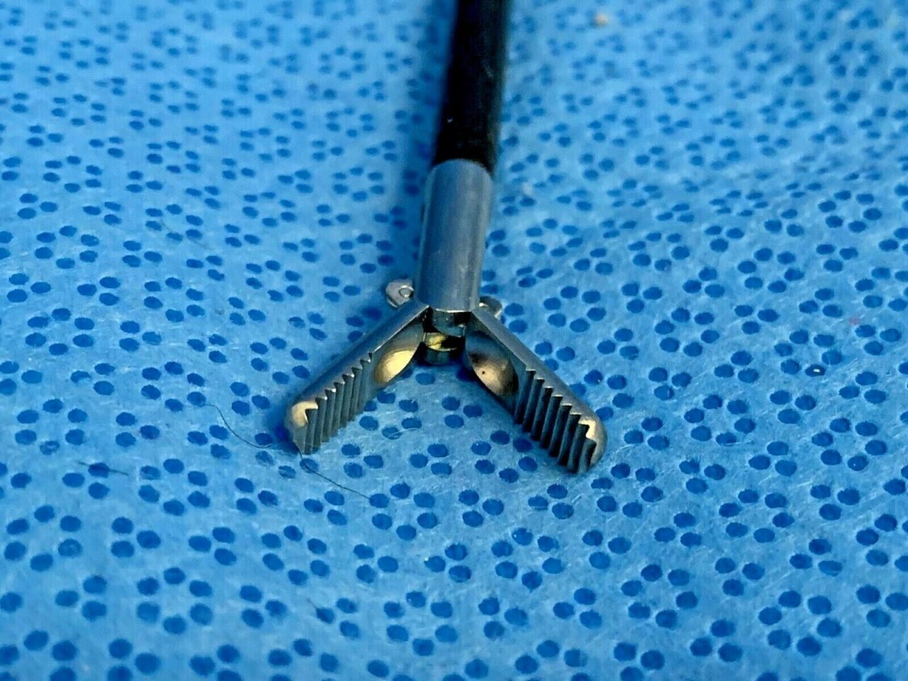 JARIT 600-100 Laparoscopic Double Action Grasper 5mm X 32cm Ratcheting Insulated — photo 6