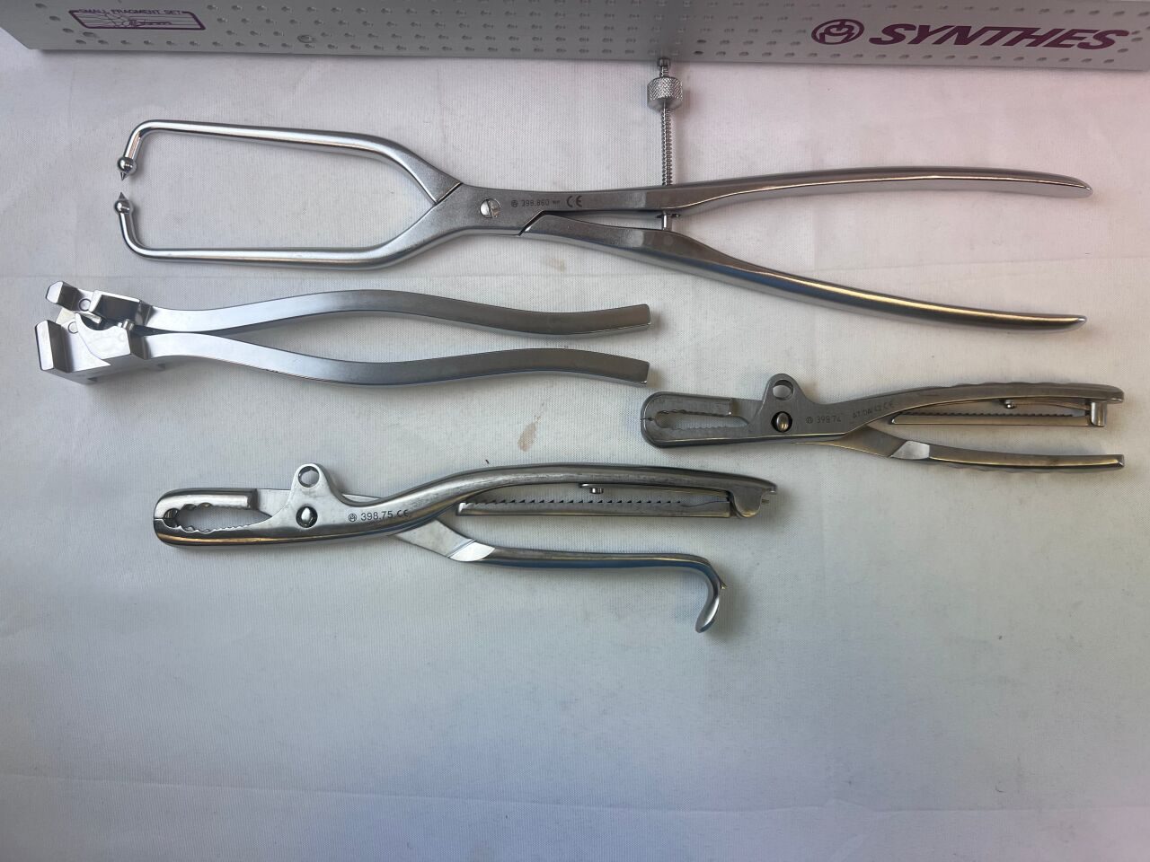 SYNTHES Various Pelvic Reconstruction Instrument Plate Set — photo 2