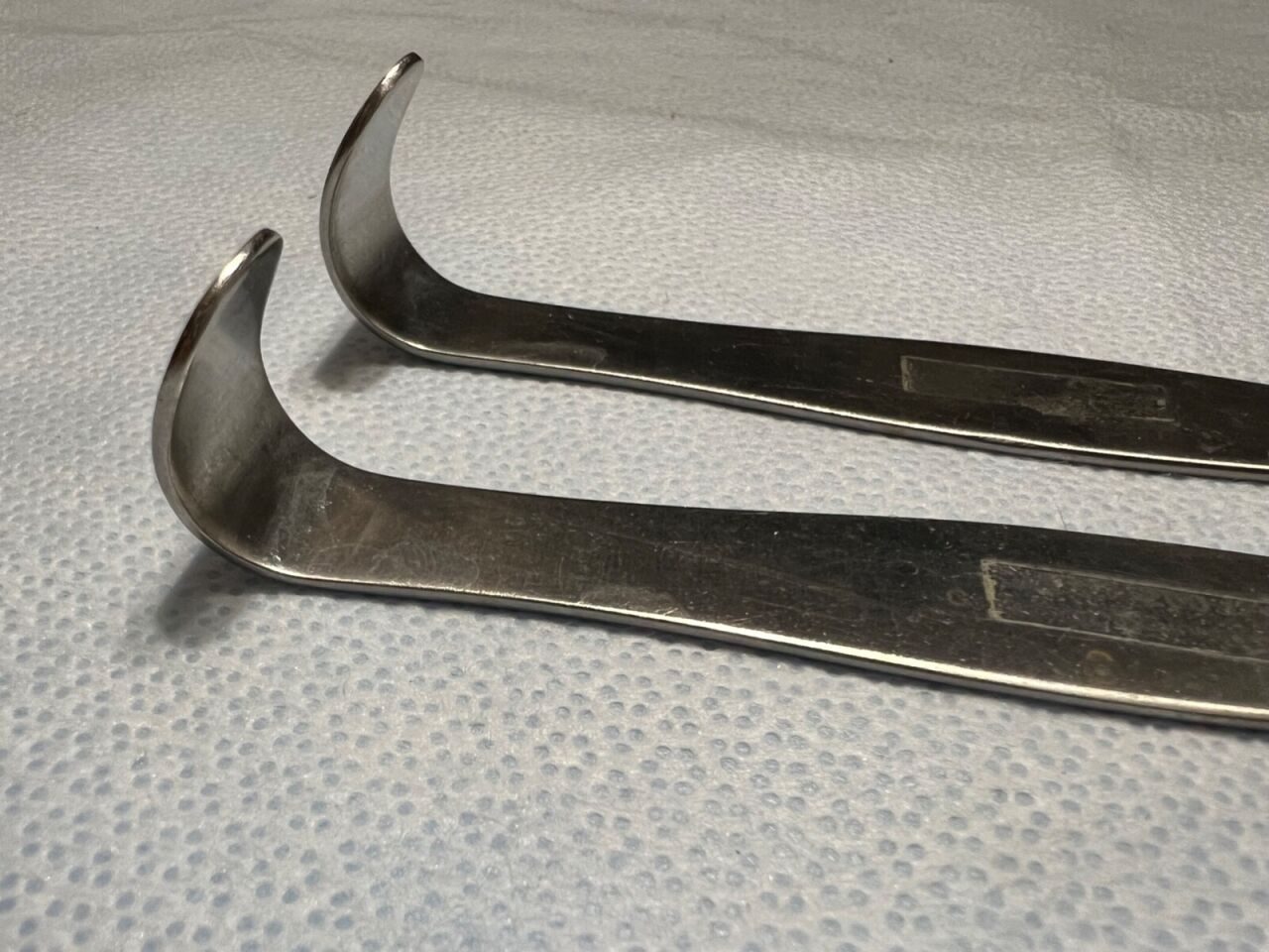 JARIT 200-120 Double-Ended Parker Retractors 5-1/2" X 90deg, Set of 2 — photo 3