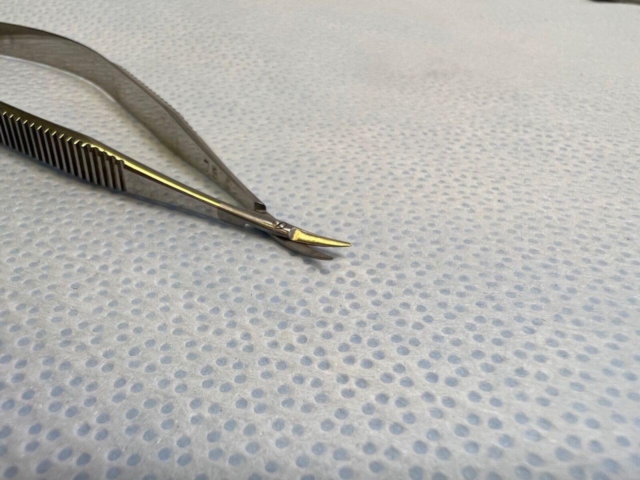OCUTEK MEDICAL 2131 Micro Needle Holder 4" Curved Up — photo 3