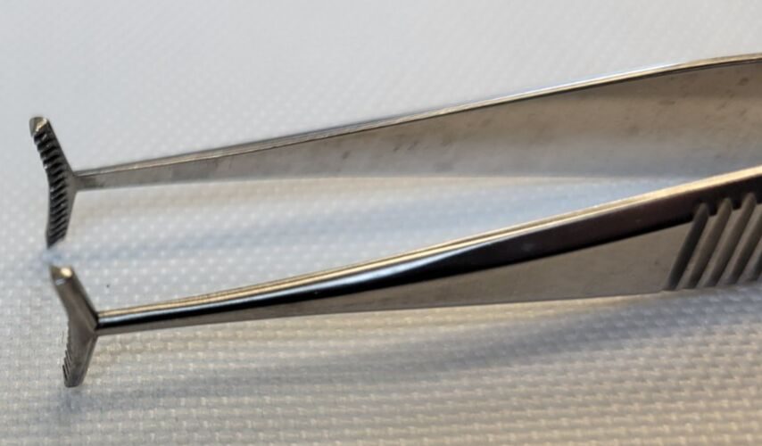 W. LORENZ 02-0153 Green Fixation Forceps 10mm T-Shaped Tips Serrated 4" — photo 2