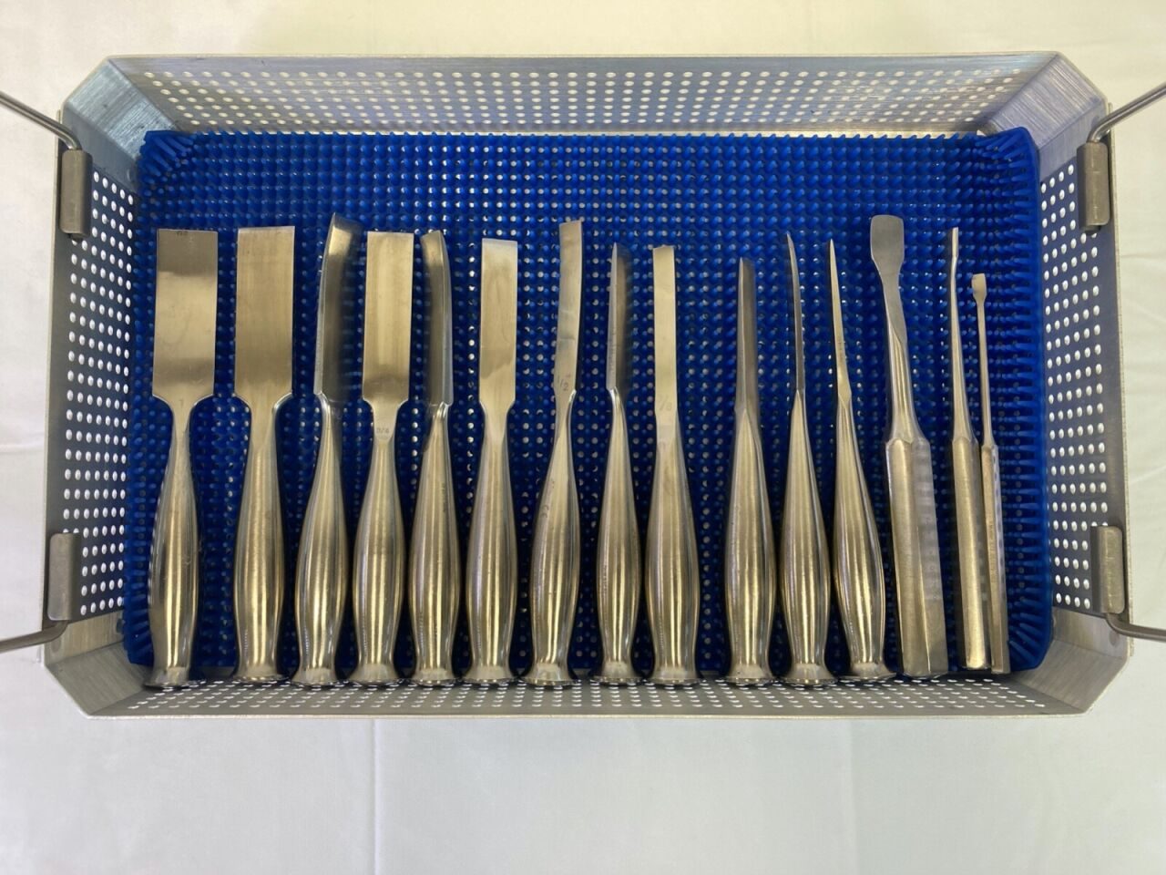 VARIOUS  Set of 15 Zimmer V. Mueller Osteotome Chisel Elevators Set w/ Sterilization Case — photo 2