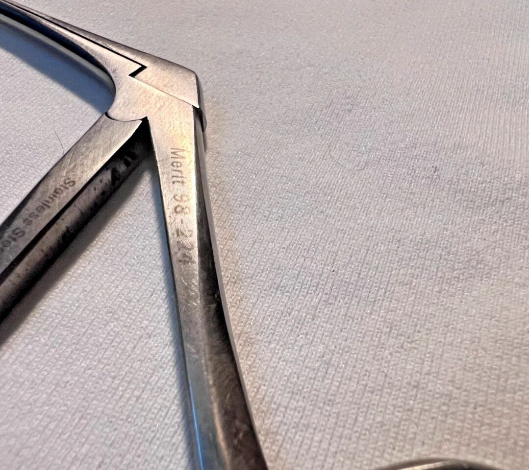 MERIT HARTMANN 98-224 Alligator Ear Forceps Serrated Jaws 5.5" Length ENT — photo 4