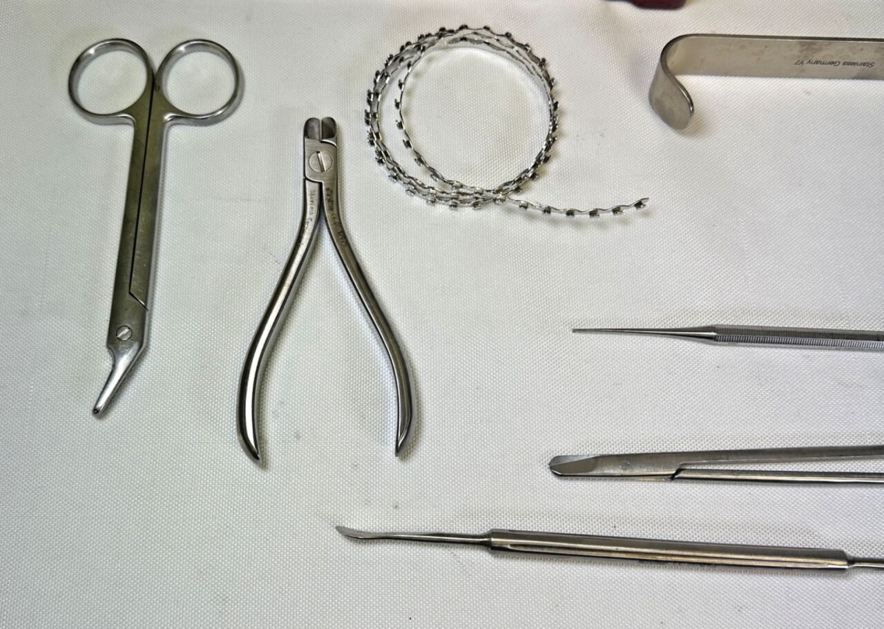 STRYKER Various Maxillomandibular Fixation Leibinger Teeth Wiring Set — photo 5
