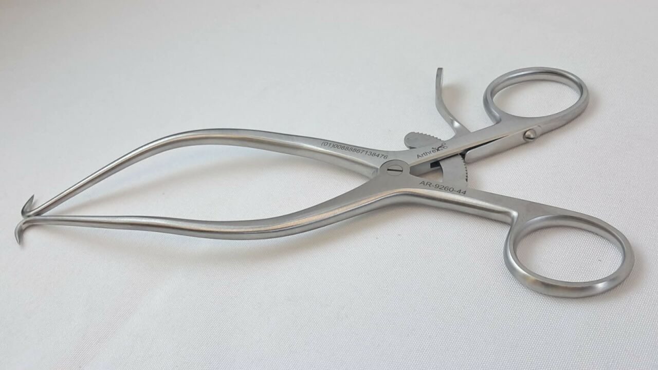 ARTHREX AR-9260-44 Gelpi 2 Prong Sharp Tip Retractor 7.25" Length