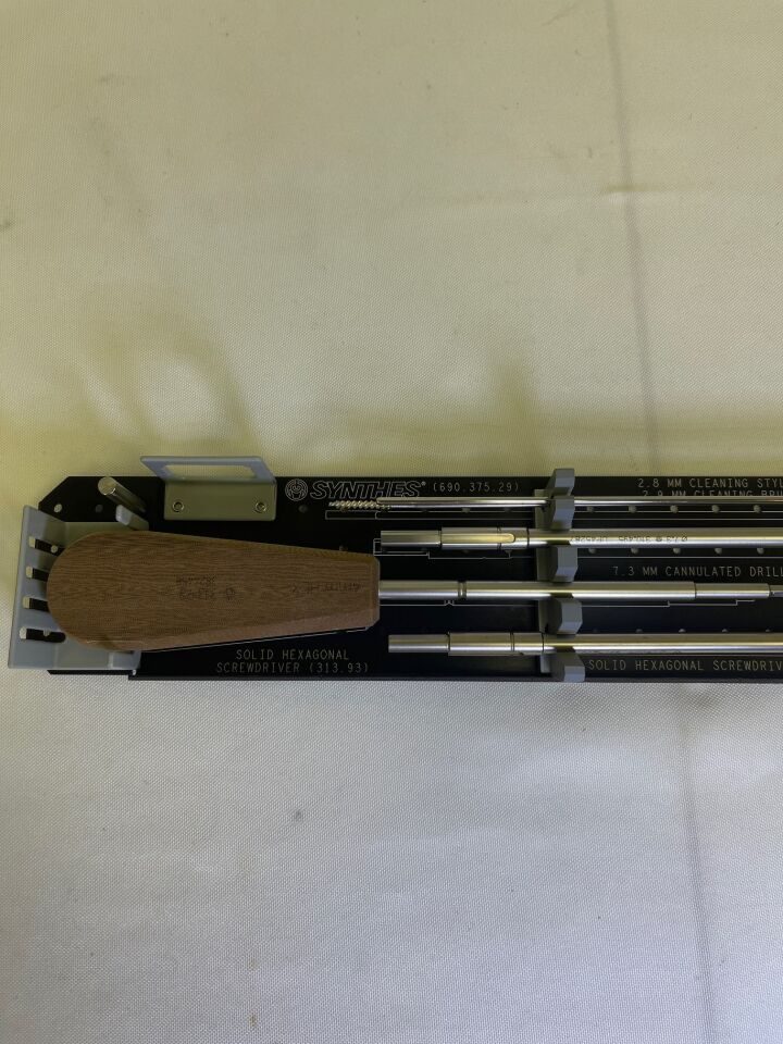 SYNTHES Various 6.5mm 7.3mm Combined Cannulated Screw System — photo 5
