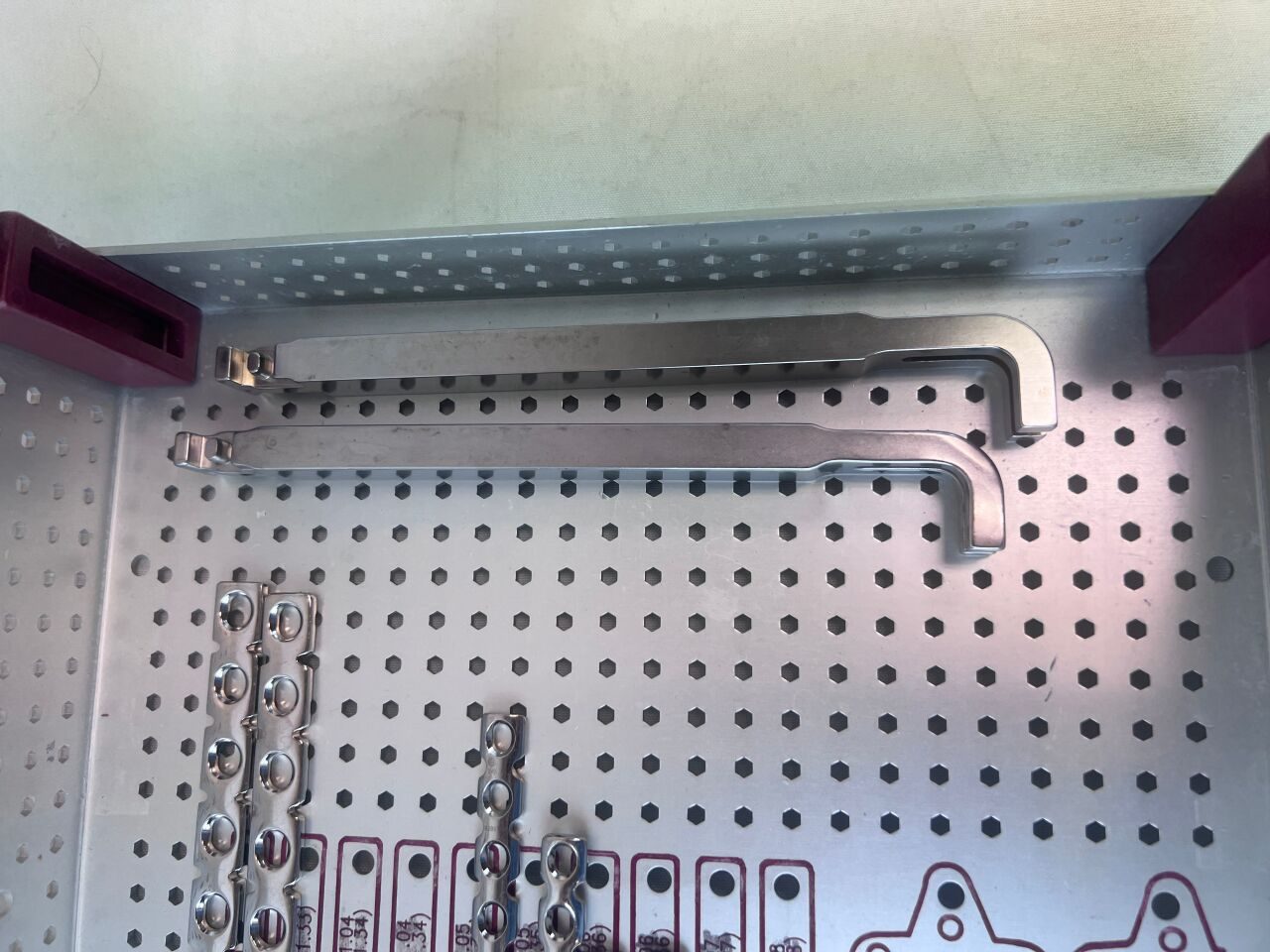 SYNTHES Various Pelvic Reconstruction Instrument Plate Set — photo 4