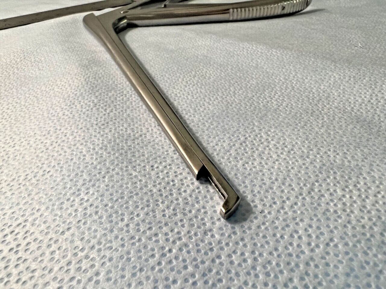 CODMAN 53-1387 Laminectomy Kerrison Rongeur 3mm X 40deg Up 7" — photo 3