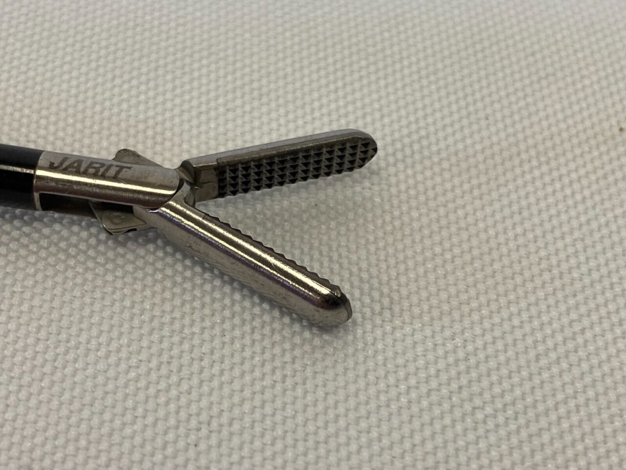 JARIT 625-103LL Roto-Lok Retraction Grasping Forceps 5mm x 377mm Locking — photo 6