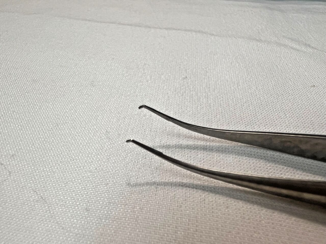 STORZ E3195 Girard Corneoscleral Colibri Right Forceps 0.12mm 1x2 Teeth — photo 2