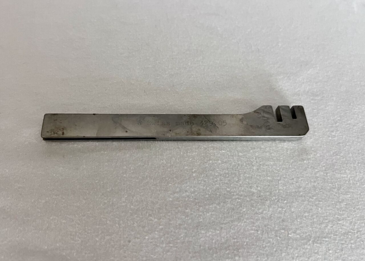 SYNTHES 329.05 Bending Iron For 2.7mm & 3.5mm LCP — photo 1
