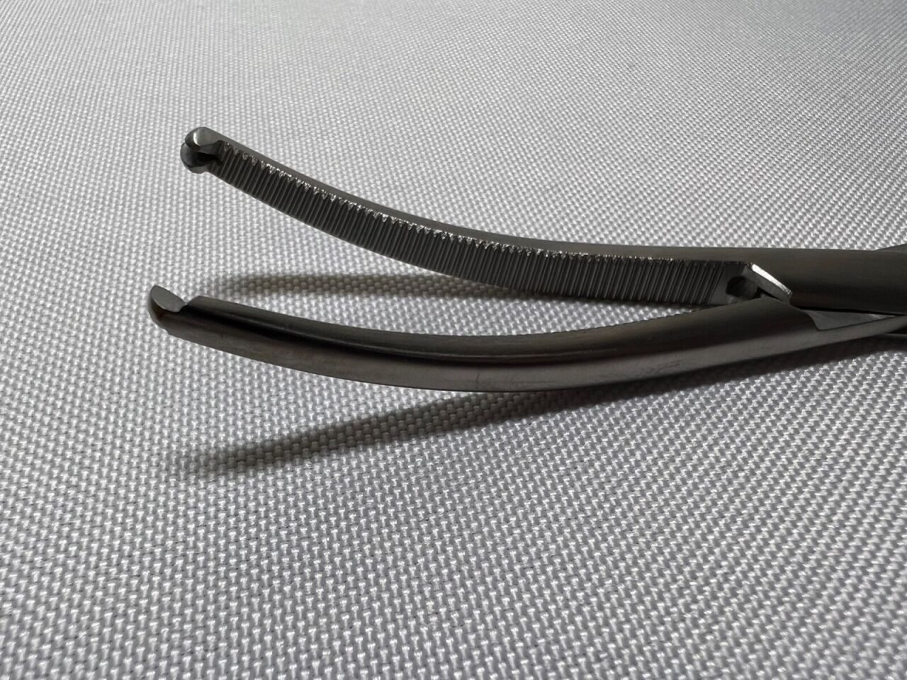 SYMMETRY 16-1320 Rochester Ochsner Forceps 1 X 2 Teeth, 8" Length — photo 4