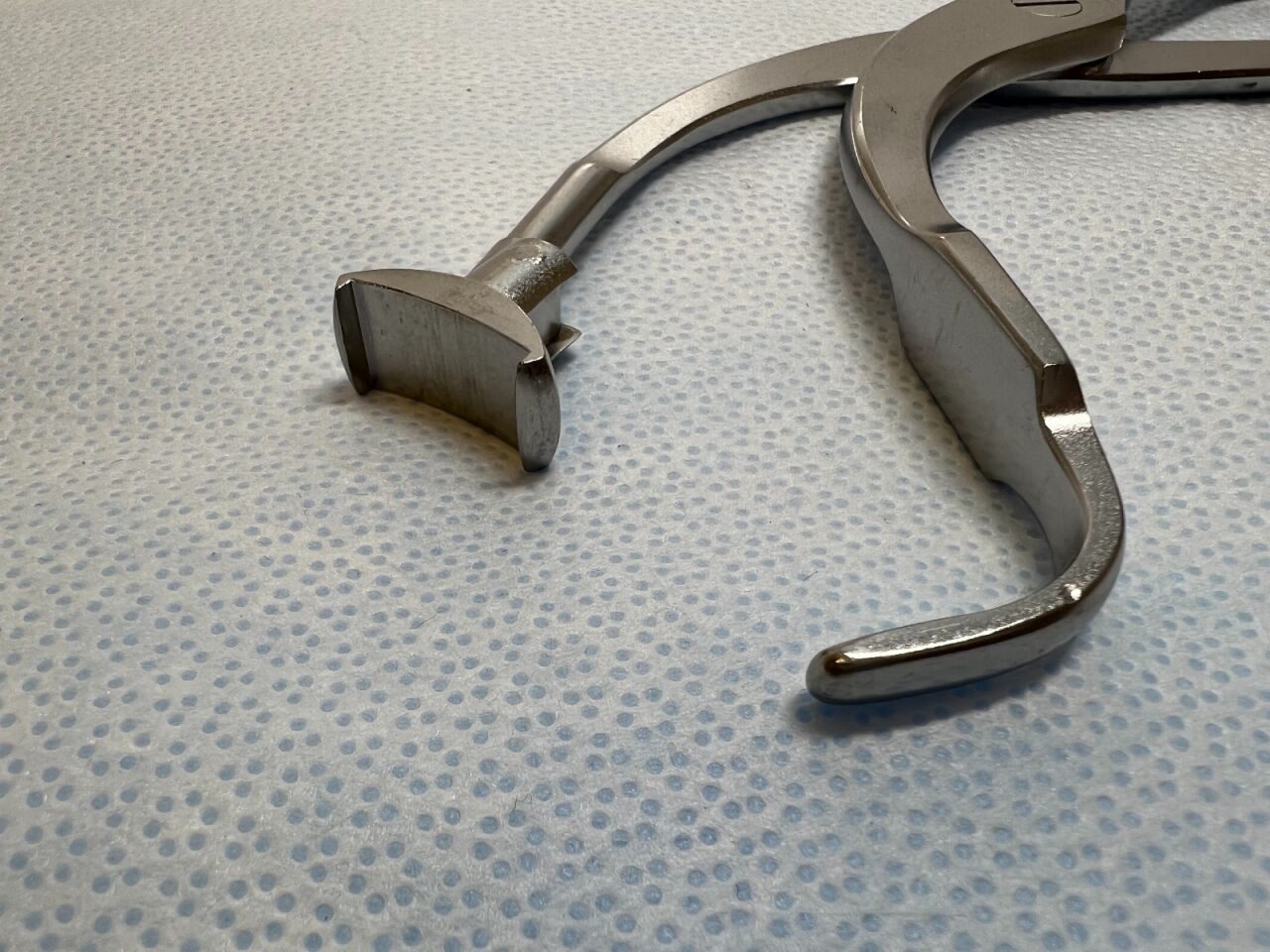 SYNTHES 398.813 Size 2 Swivel Foot Plate Holding Forceps — photo 4