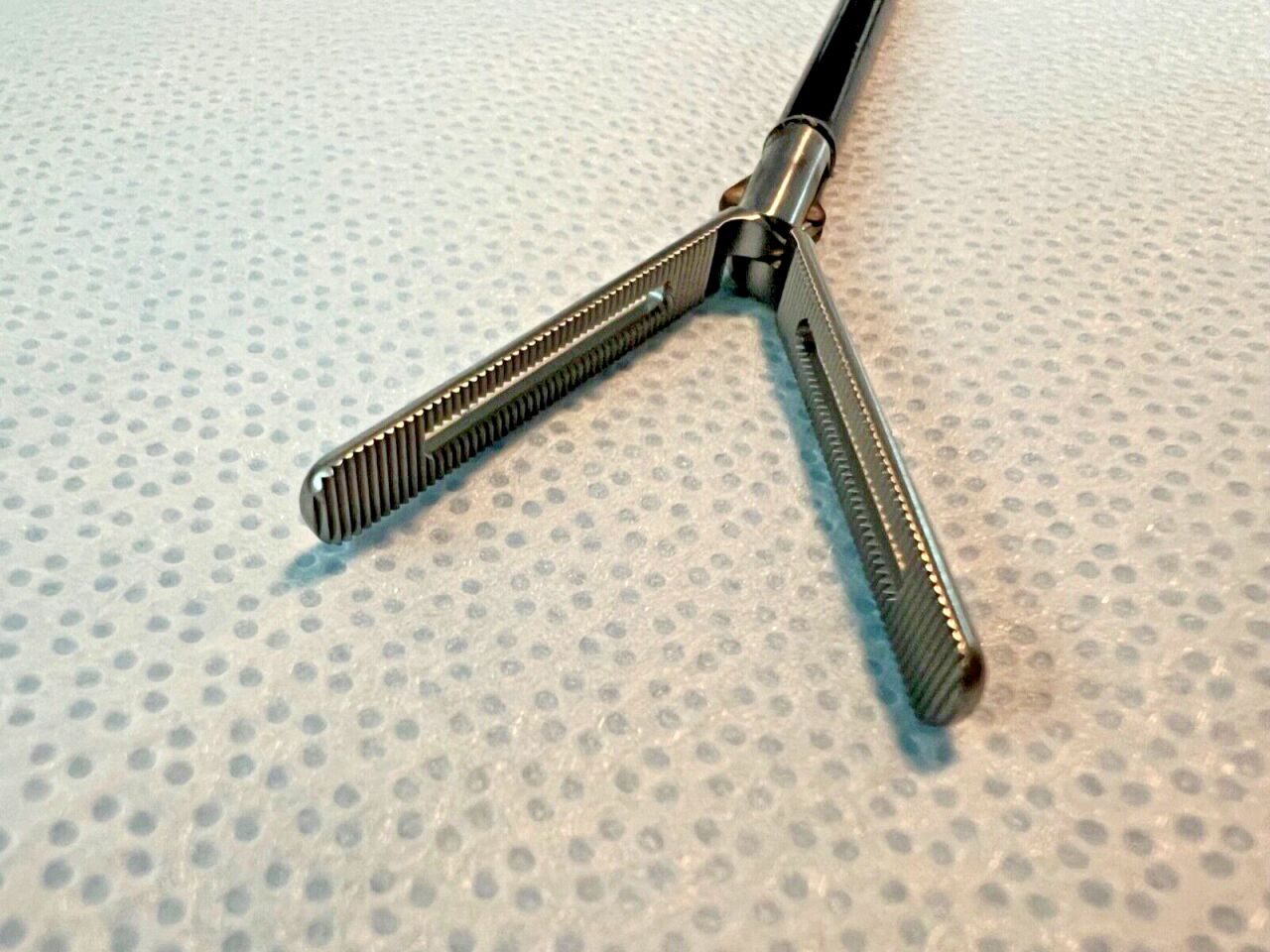 R. WOLF 8393.0002 Fenestrated Atraumatic Intestinal Grasping Forceps — photo 3
