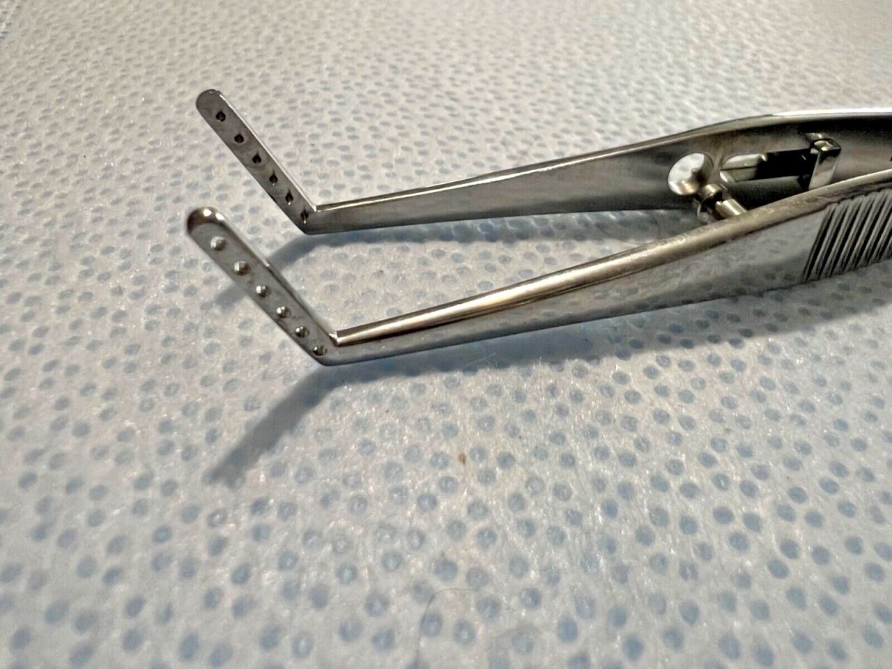STORZ E2330 Jameson Left Muscle Forcep 12mm Angled Scaled Jaws X 3.9" Length — photo 2