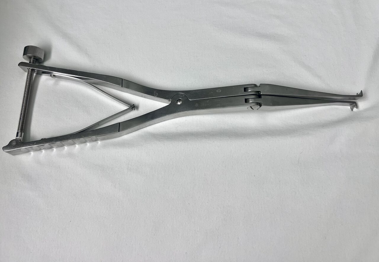 SYNTHES 388.406 Click'X Spine System Hinged Distraction Forceps — photo 1