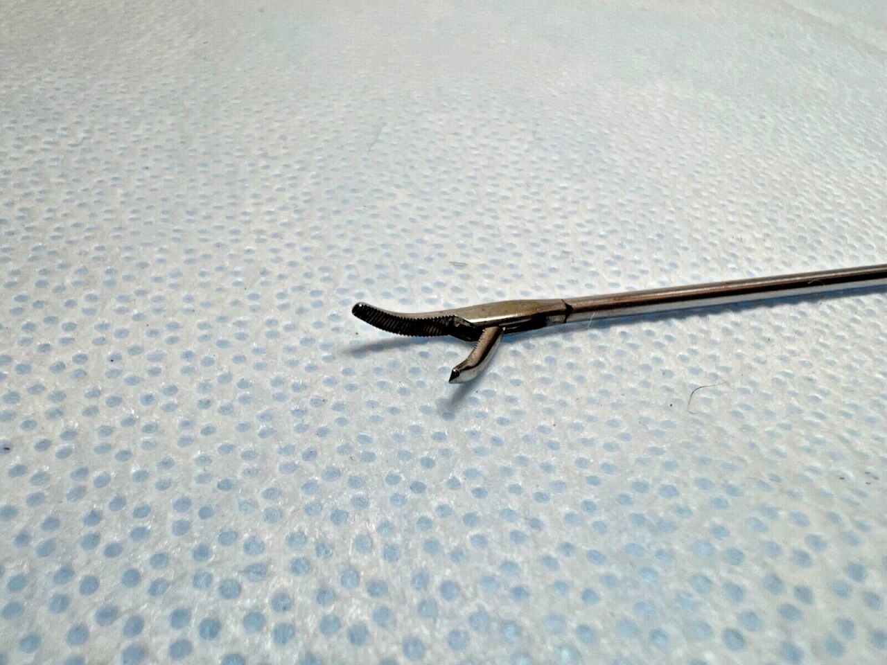 KARL STORZ 8593B Kleinsasser Grasping Forceps Curved Right Serrated — photo 4