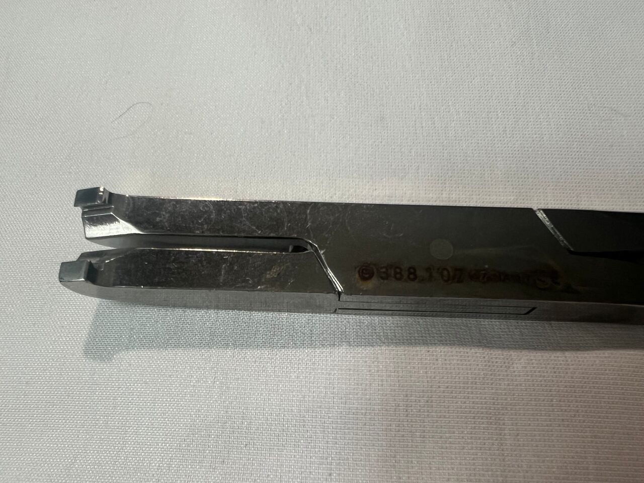 SYNTHES 388.107 Hook Holding Forceps — photo 3