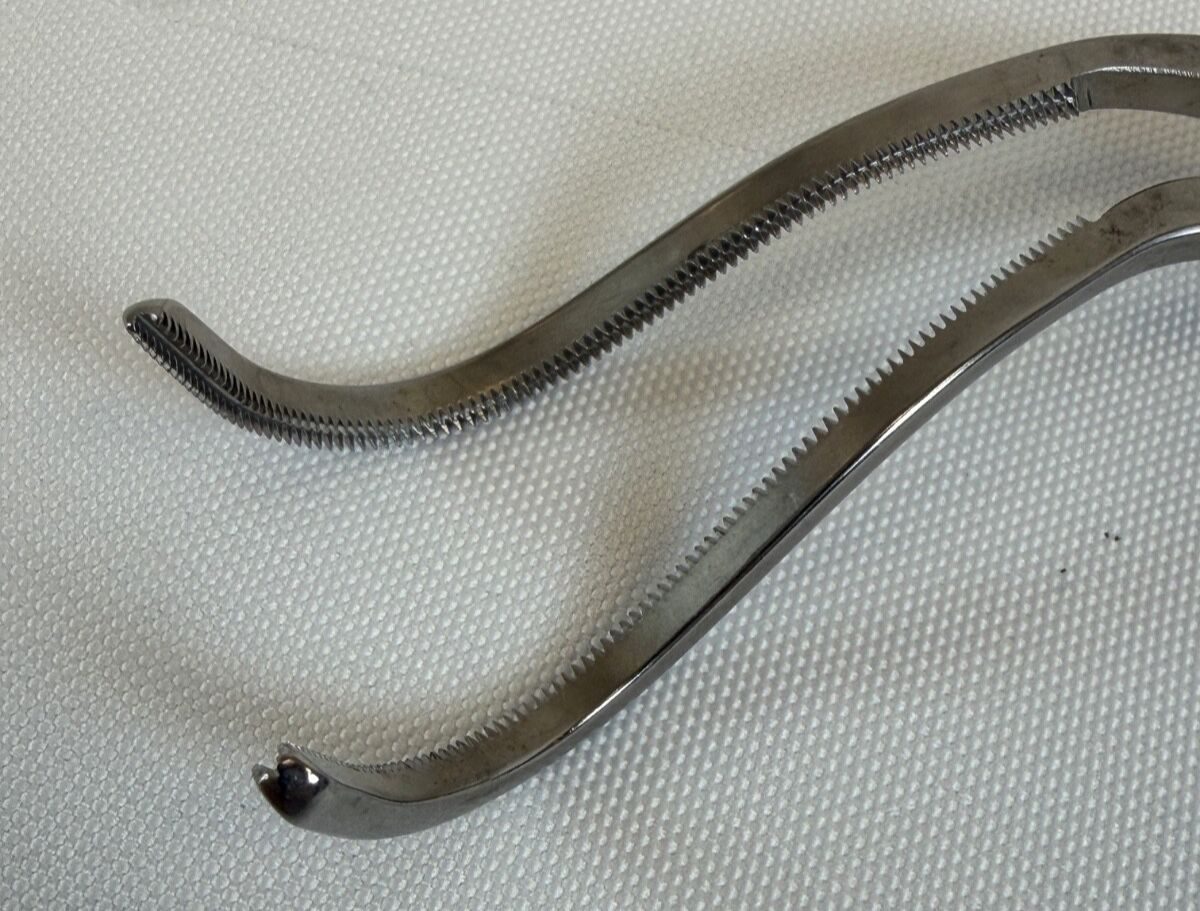 V. MUELLER GU8865 GU8866 Pair Poutasse Renal Artery Forceps L&R — photo 4