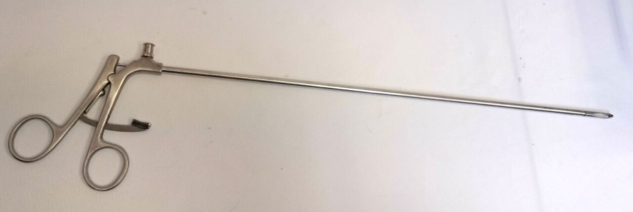 ENDOPLUS EG130R 5mm Fenestrated Grasping Forceps w/ Ratcheting Handle — photo 1